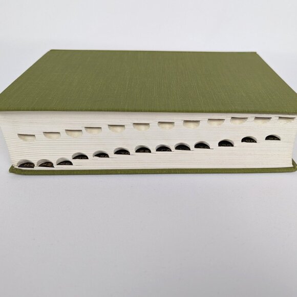 Lime Green Decor Classic Vintage Midcentury Book Rogets Thesaurus 1965 hardcover - Picture 6 of 13